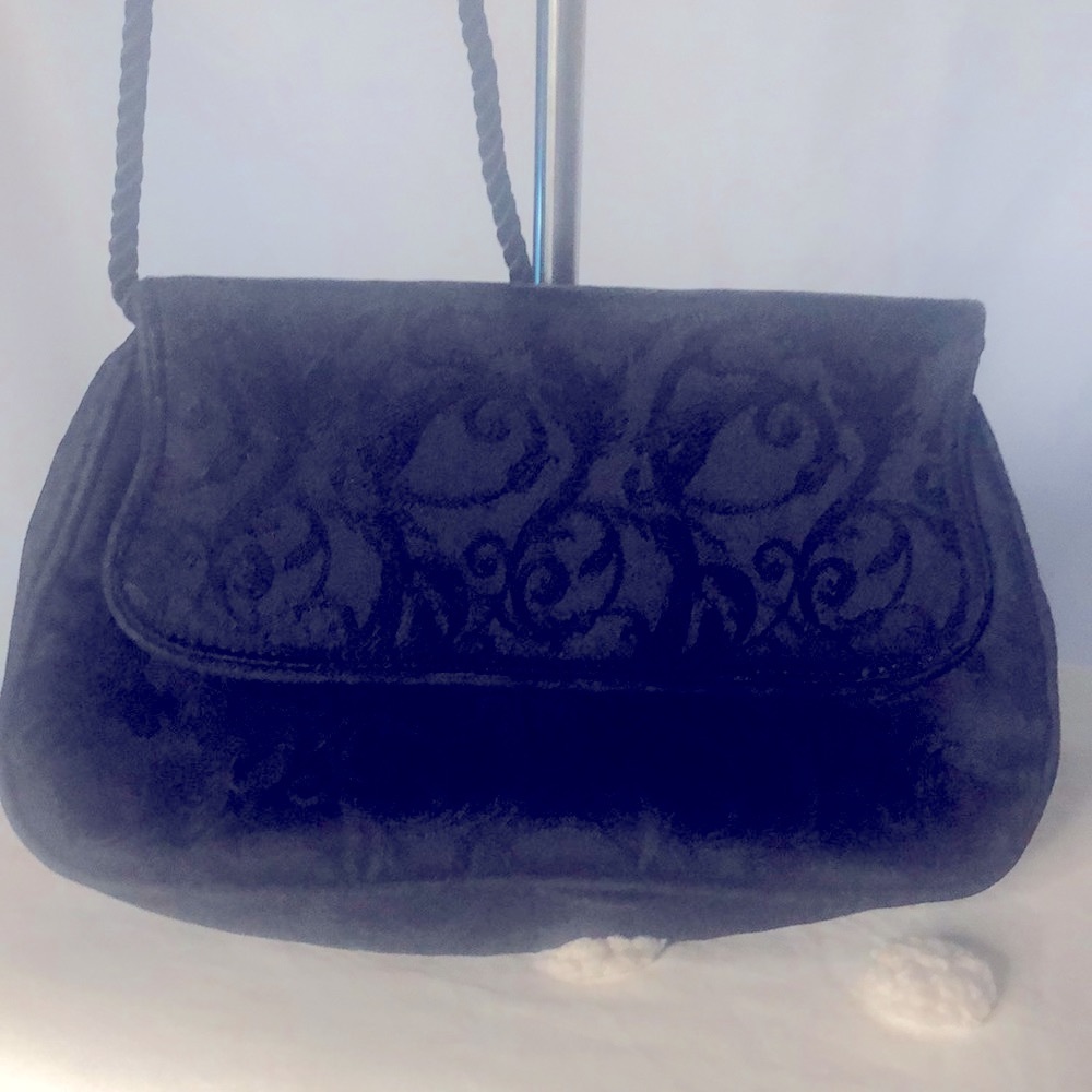 LE REGALE Ltd black satin vintage evening bag.